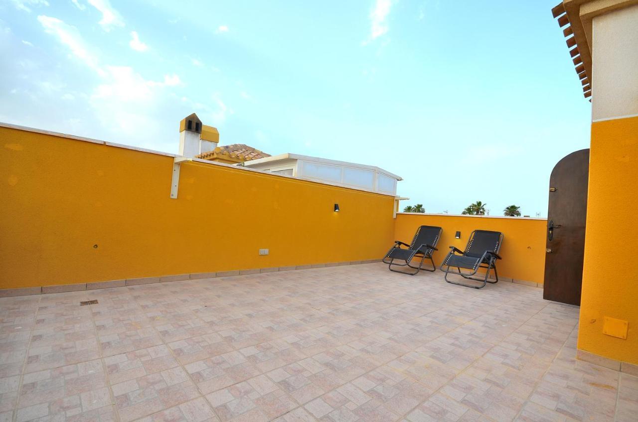 Agradable Adosado Con Piscina, Duchas Hidromasaje Torrevieja