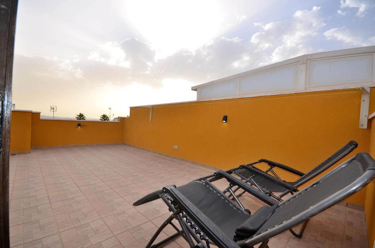 Hébergement de vacances Agradable Adosado Con Piscina, Duchas Hidromasaje Torrevieja