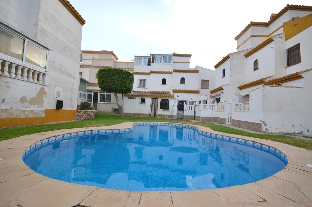 Agradable Adosado Con Piscina, Duchas Hidromasaje * Torrevieja
