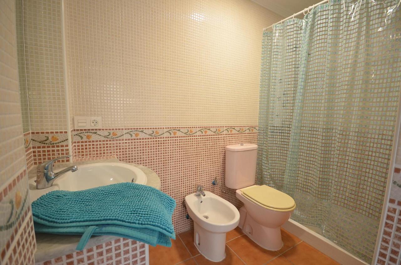 Agradable Adosado Con Piscina, Duchas Hidromasaje