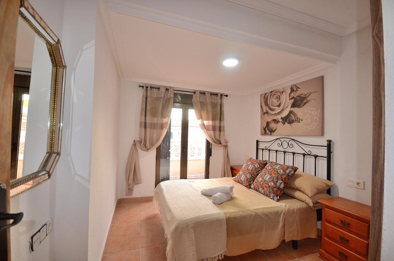 Agradable Adosado Con Piscina, Duchas Hidromasaje *