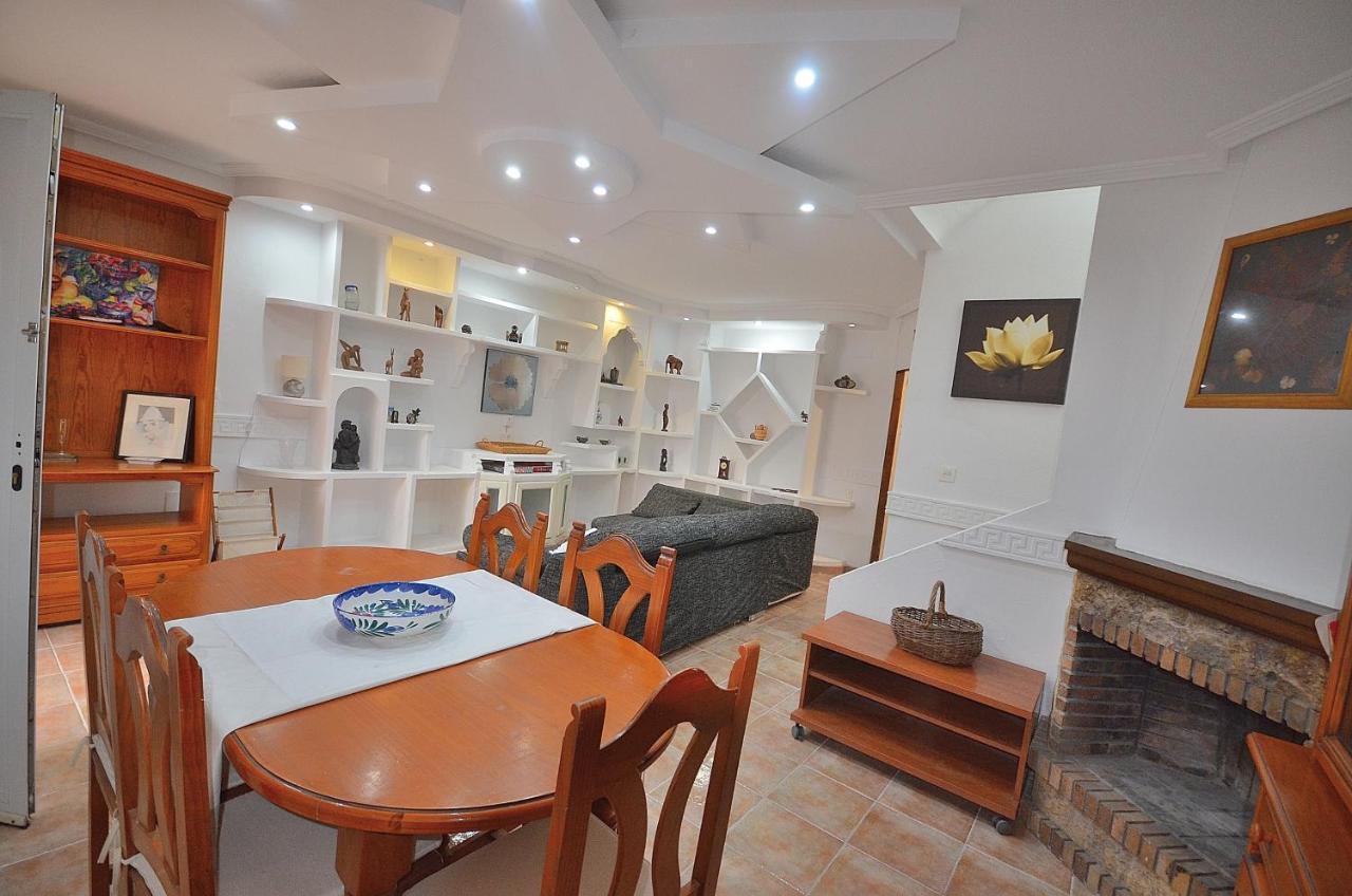 Agradable Adosado Con Piscina, Duchas Hidromasaje *