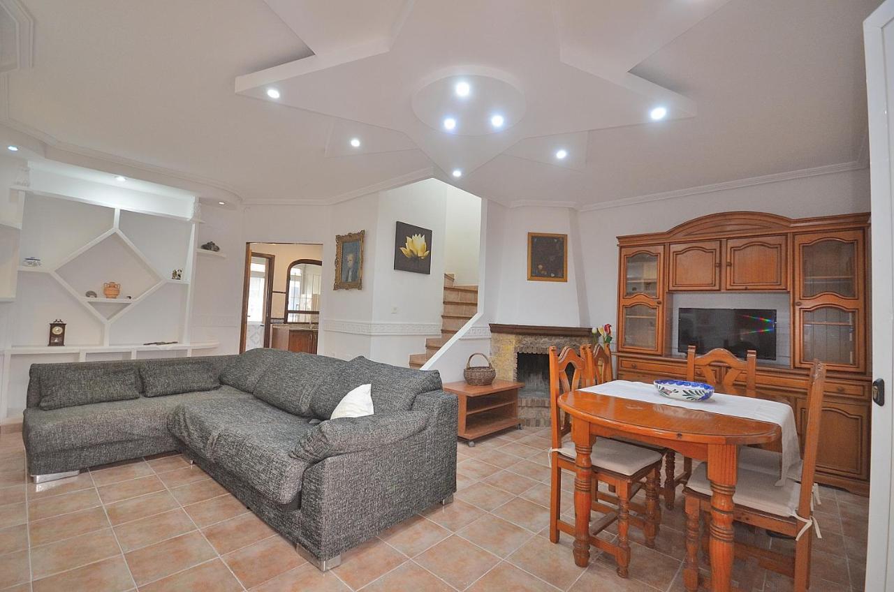 Agradable Adosado Con Piscina, Duchas Hidromasaje *