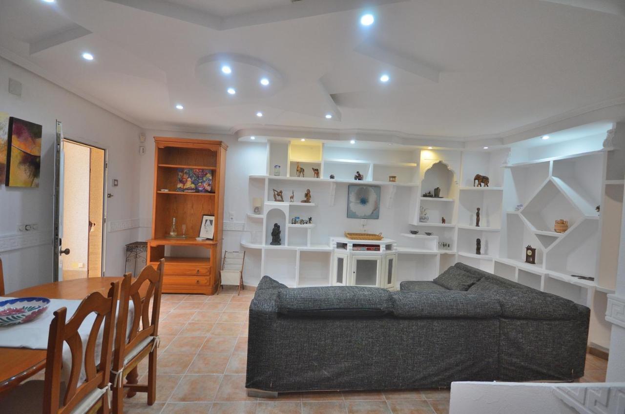 Agradable Adosado Con Piscina, Duchas Hidromasaje *