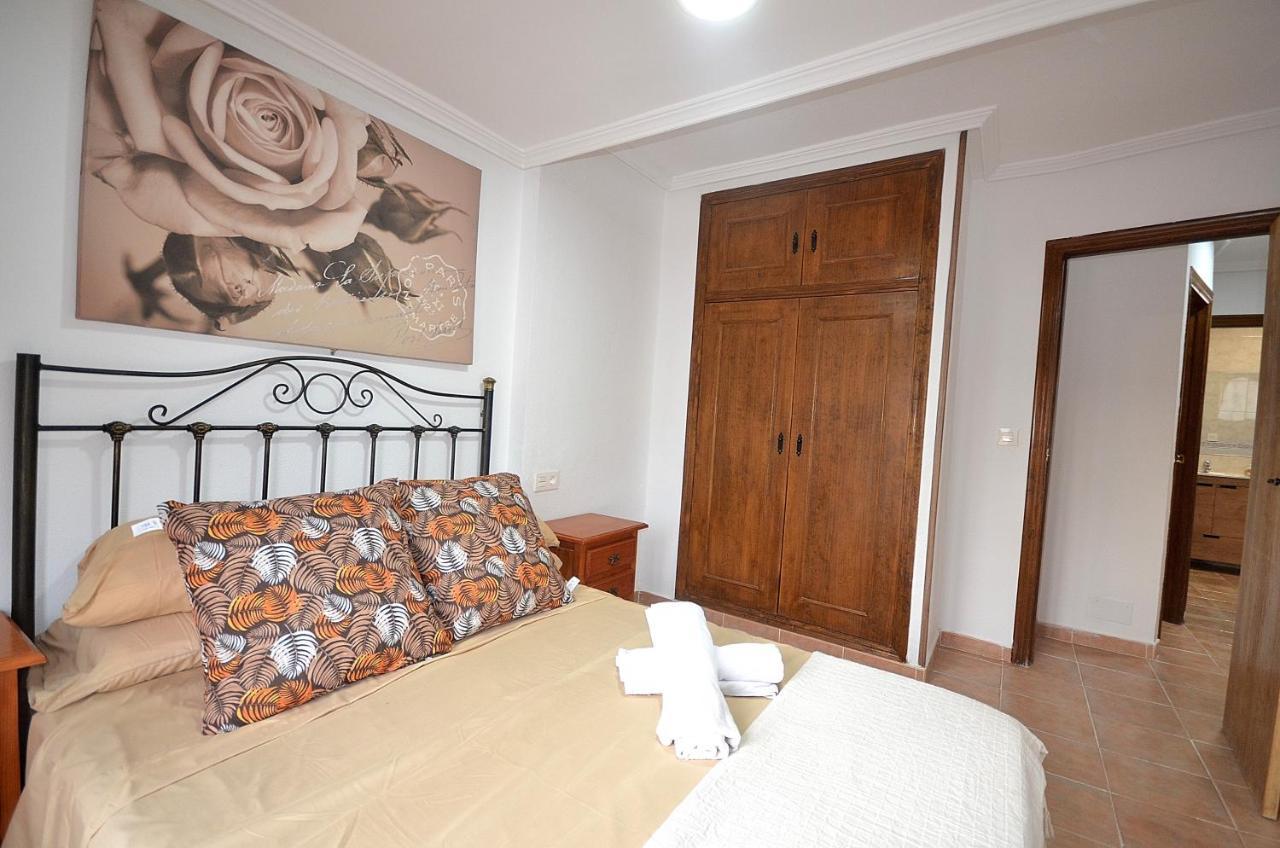 Agradable Adosado Con Piscina, Duchas Hidromasaje Torrevieja