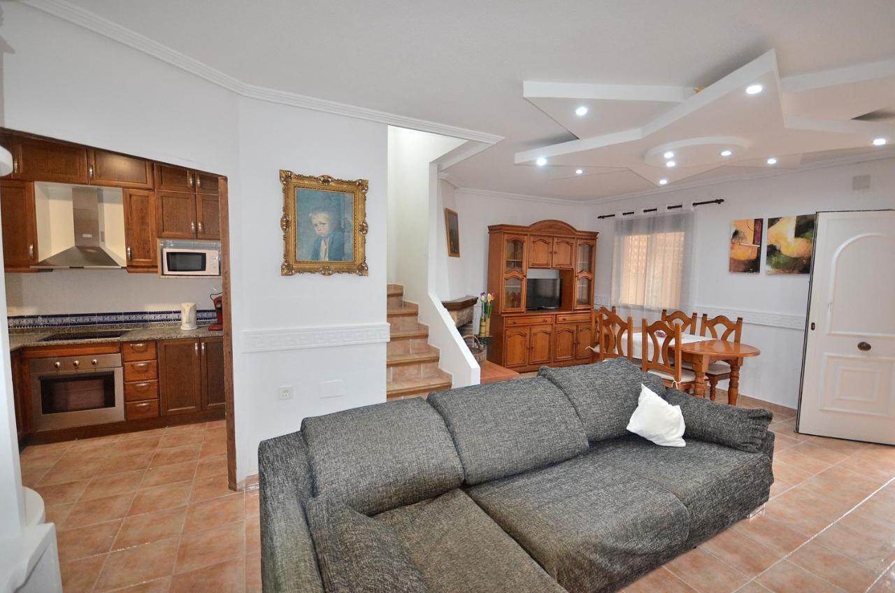 Agradable Adosado Con Piscina, Duchas Hidromasaje *